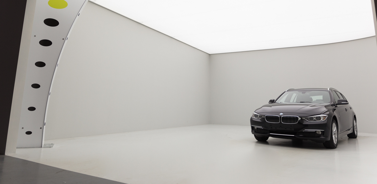 Grote fotostudio voor professionele autodealers