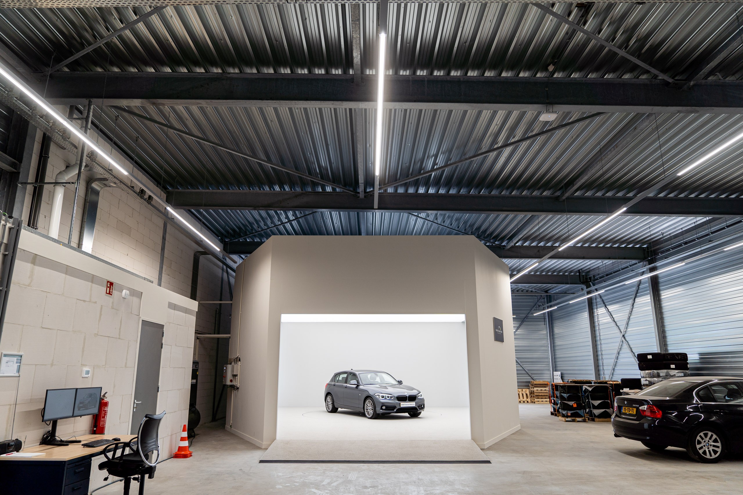 Großes Fotostudio mit Drehscheibe